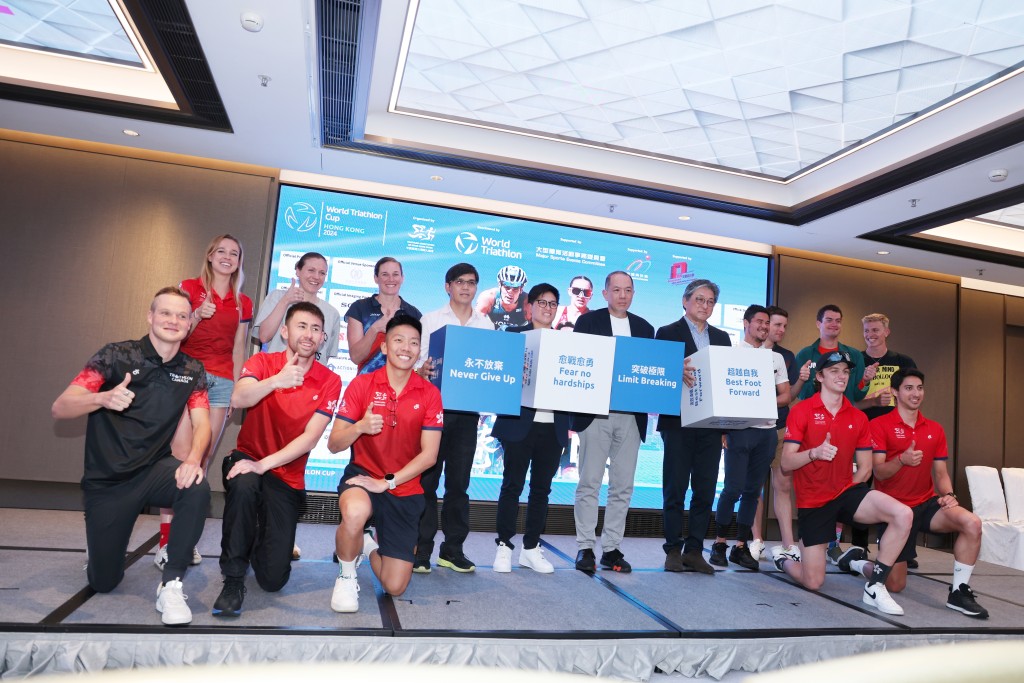 一眾香港三鐵代表及海外選手昨出戰世界盃賽前記者會。 徐嘉華攝