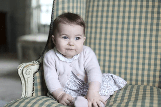 夏洛特公主1岁发布的生日照。路透