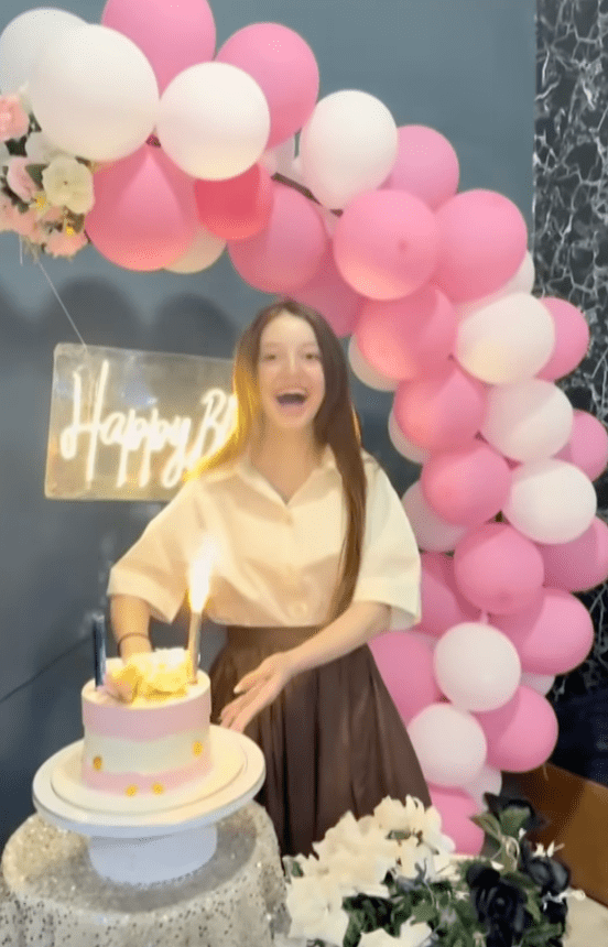 莎娜剛慶祝17歲生日,未料遭槍殺。TikTok@SanaYousaf 莎娜剛慶祝17歲生日,未料遭槍殺。TikTok@SanaYousaf