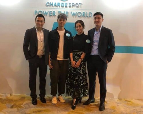 心美曾出席馬桂烽成立公司的開幕酒會，與男友合照。