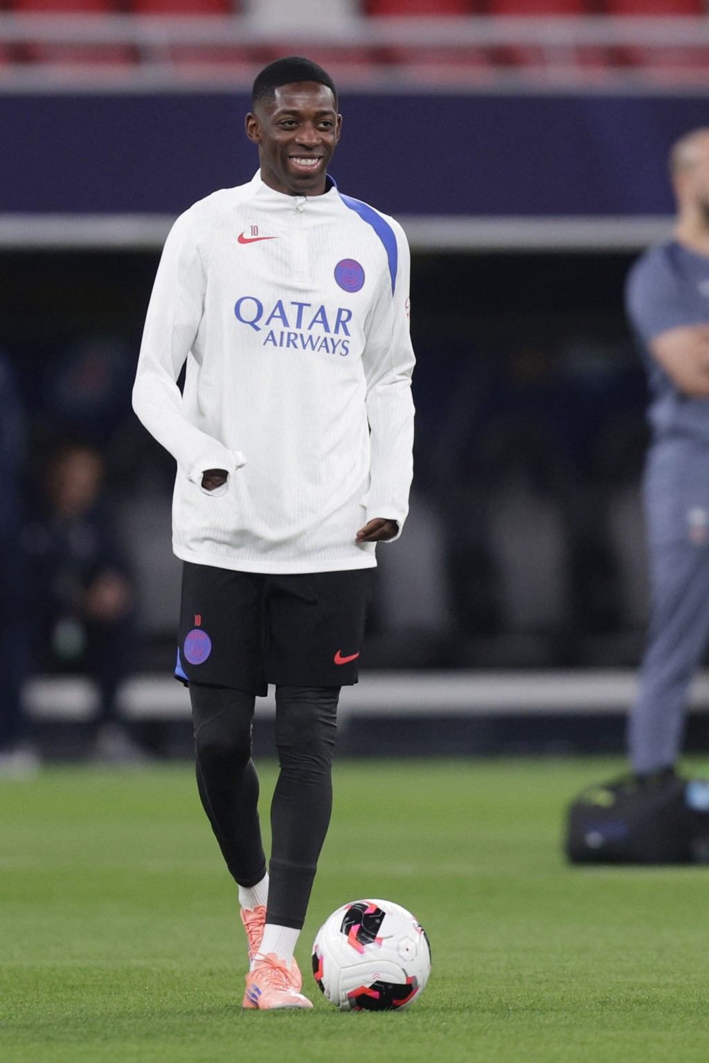 奧士文尼迪比利目前隨PSG備戰洲際盃，但他在傷在身料不會披甲。法新社