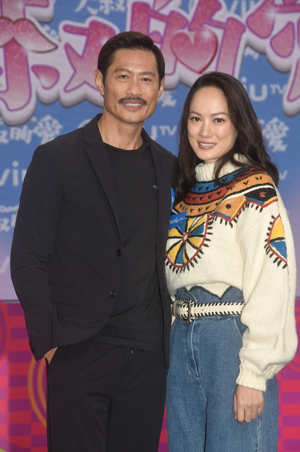 简幕华2021年返港拍《大叔的爱》，与黄德斌再演夫妻。