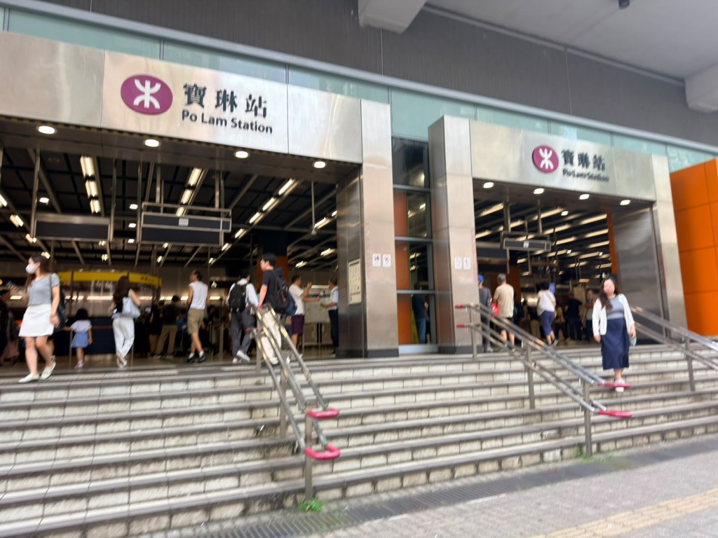 今晨寶琳站有列車故障。 今晨寶琳站有列車故障。