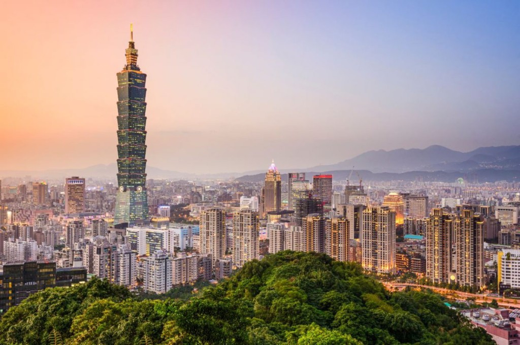 台湾领导人蔡英文「撑香港」变调，令港人移问台湾数字大减。