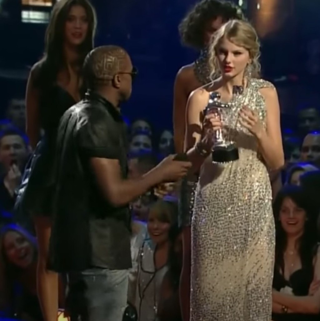 Kanye當年的搶咪事件超經典，亦種下了與Taylor Swift之間的恩怨。