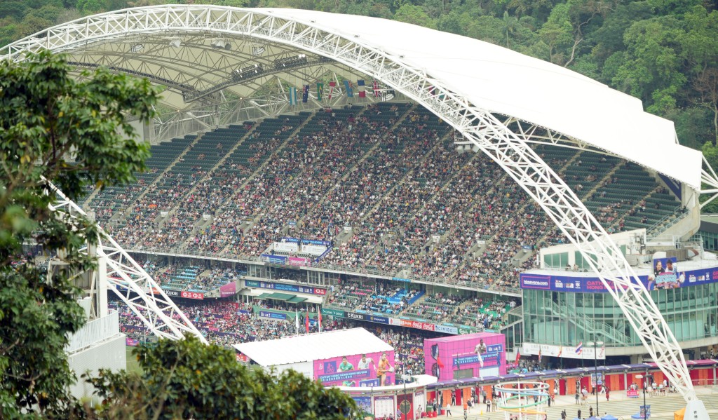 香港國際七人欖球賽最後一日，大批球迷入場觀賽。