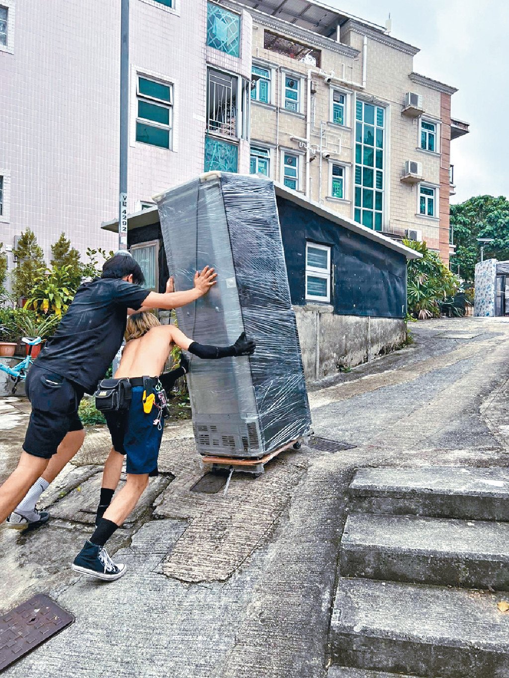 他們每個月會舉行一天「派送日」，把搬屋客人不要的家電，轉贈給有需要人士。