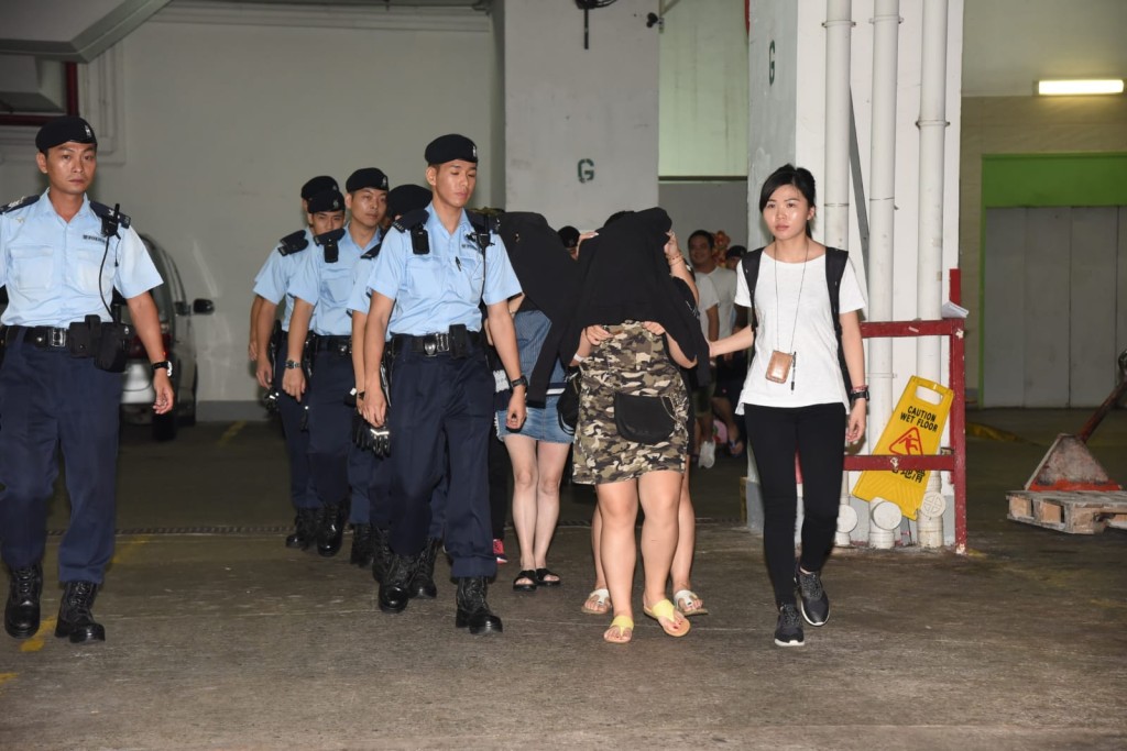 行動共拘捕42名男女。