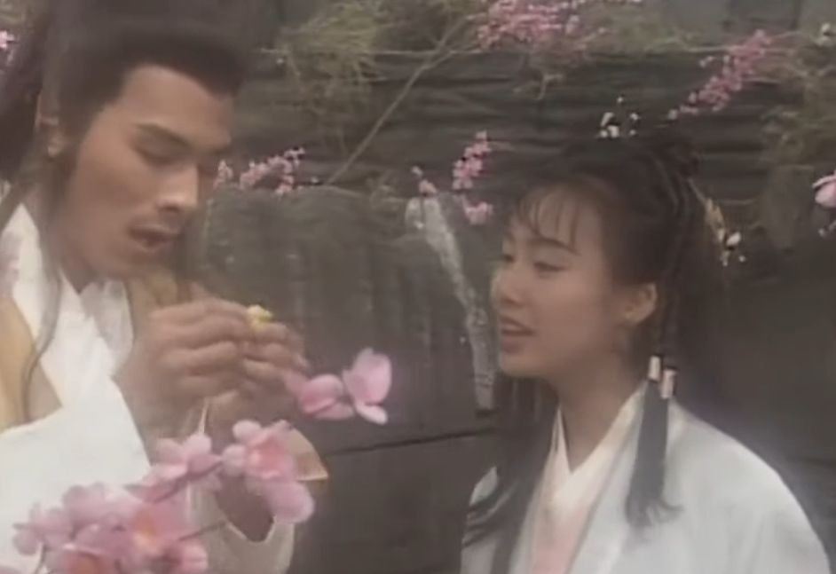 林偉與飾演黃蓉的朱茵有對手戲。