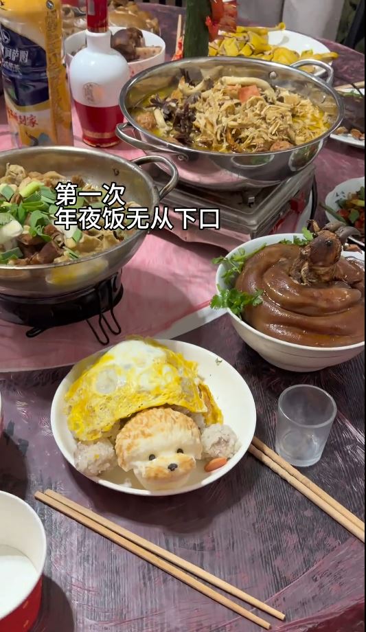 湖南有民众的年夜饭以“奇珍异兽”做主题，大获好评。抖音