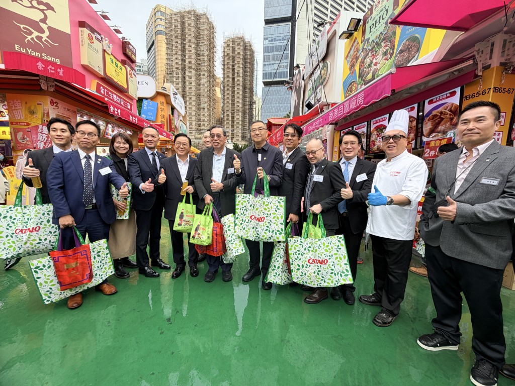 經民聯多名核心成員參觀工展會及消費。