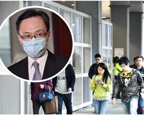 公務員事務局將發通告要求7月1日起新入職的公務員須宣誓或簽署聲明擁護《基本法》。小圖為聶德權。