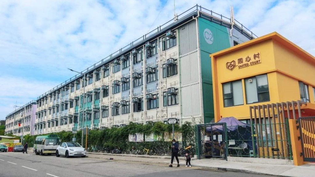 在世紀暴雨中居所損毀住戶,可申請即時入住5個過渡性房屋項目。何永賢fb