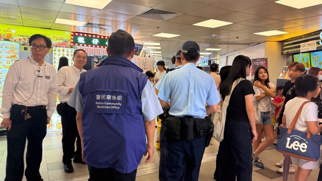 警方較早時派員重點巡邏葵涌廣場。FB:葵青警區 警方較早時派員重點巡邏葵涌廣場。FB:葵青警區