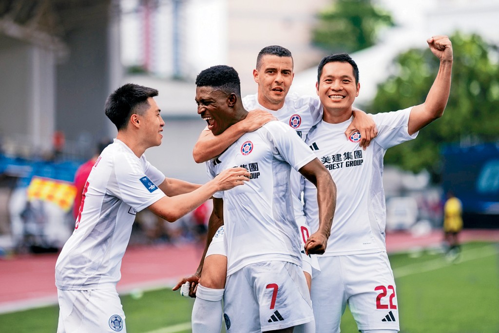 東方作客擊敗卡雅時，球員激動慶祝。