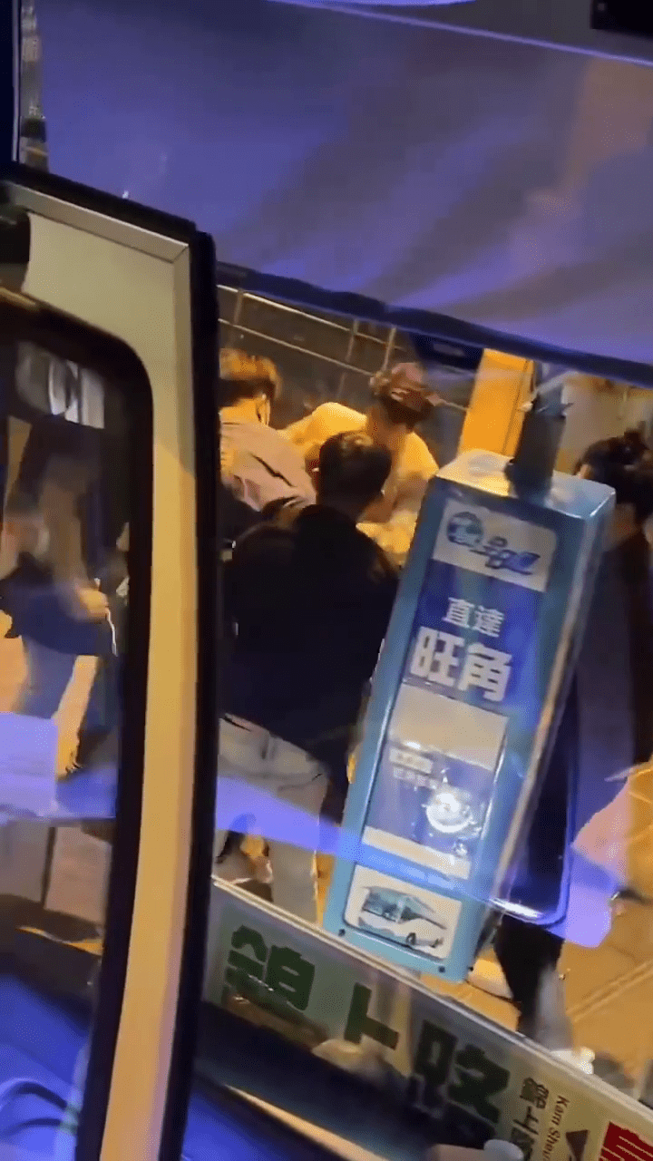 一名男子遭4人围殴。香港人在深圳交流群FB