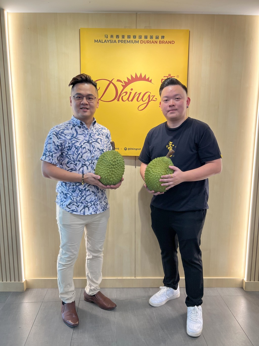 帝一榴活動與公關經理呂濟漢(右)、出口經理Ernest Tan 帝一榴活動與公關經理呂濟漢(右)、出口經理Ernest Tan