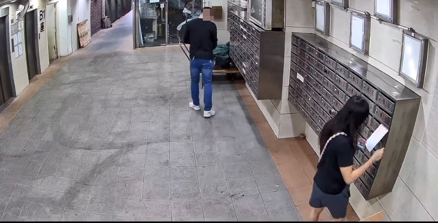 3名男女在於屯門恆威工業中心的信箱偷走多封信件。soule.doro@Threads影片截圖