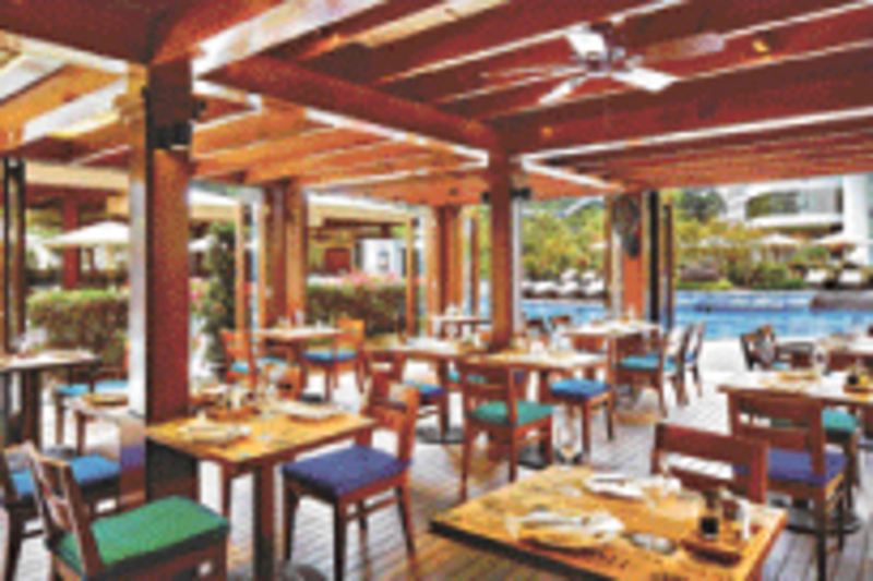 ●在戶外的魚吧可嘗到優質海鮮美食。