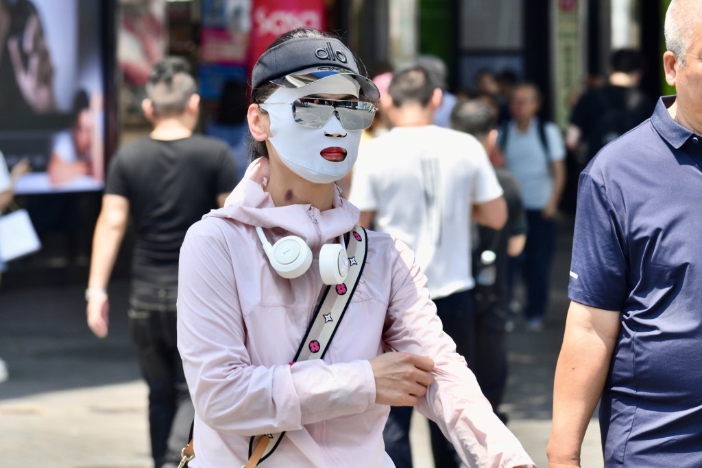 天文台今日(23日)指出,本港多區最高氣溫近35°C。資料圖片 天文台今日(23日)指出,本港多區最高氣溫近35°C。資料圖片