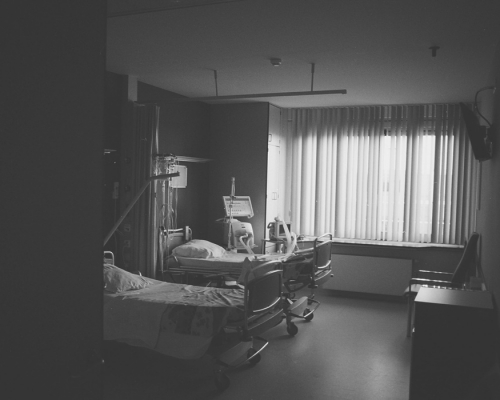 印度一名男子遇車禍,被宣告死亡,最後竟仍有脈搏。網上圖片