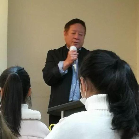 網民拍攝了潘爸爸在課堂上爆料後的相片。(微博圖片)