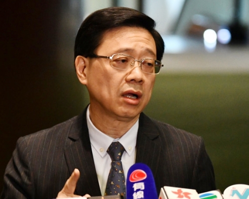 李家超指特區政府會按法律條文理行職責。 資料圖片