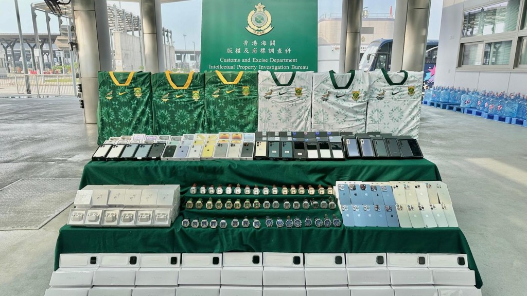 内地与港澳打击跨境转运冒牌货 香港海关两周内破23案检1600万元货