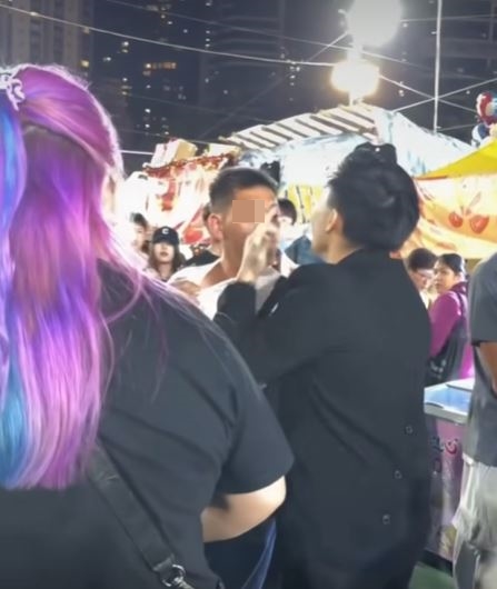 西裝男大罵：「呢度香港呀！你同差佬講普通話啦！」fb車cam L（香港群組）影片截圖
