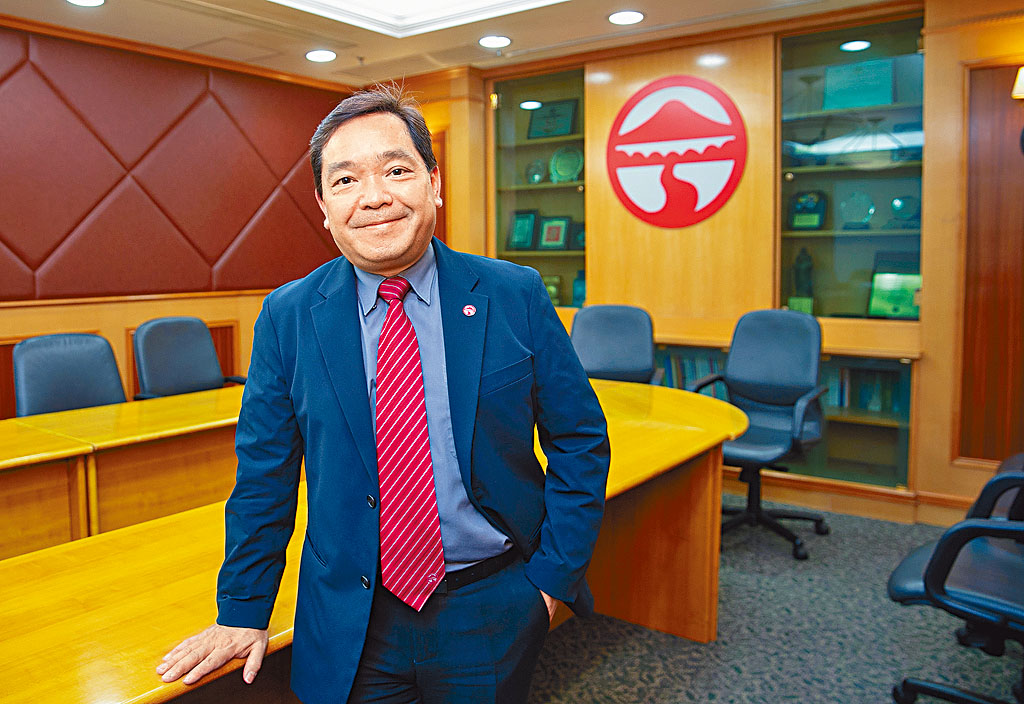 嶺南大學副校長莫家豪認為，院校到大灣區辦學能突破本地局限，亦擴闊本港年輕人的學習經驗和就業出路。