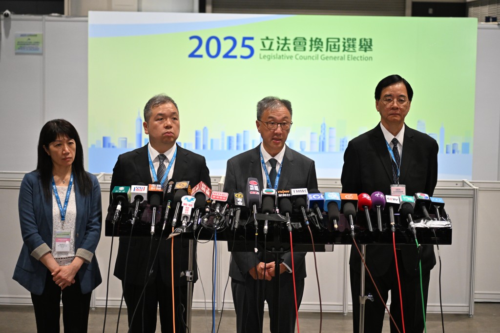 選管會主席陸啟康就選舉總結事宜見記者。蘇正謙攝 選管會主席陸啟康就選舉總結事宜見記者。蘇正謙攝