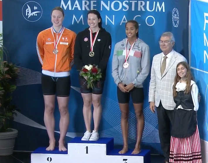 女子１００米自由泳三甲泳手。直播截圖