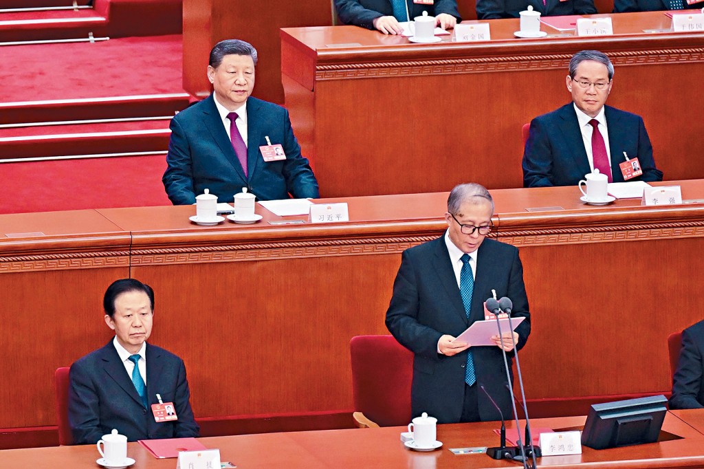 習近平等領導人出席人大會議閉幕會。副委員長李鴻忠(前右)代主持會議。