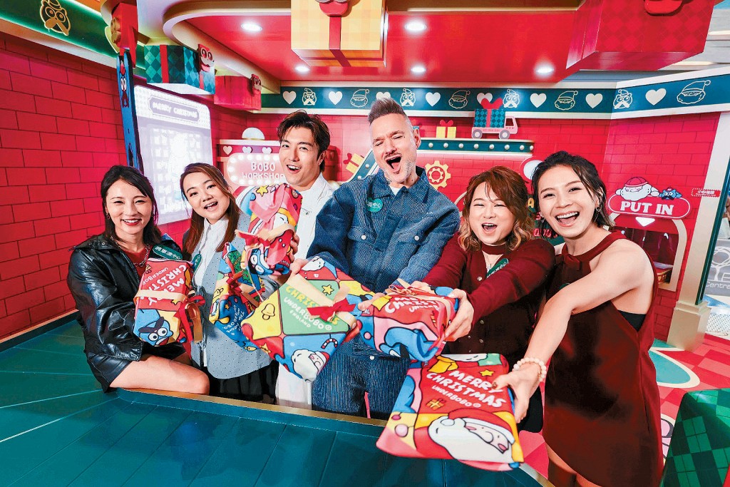 《中年好聲音3》的六位實力唱將到將軍澳中心提早與粉絲賀聖誕。