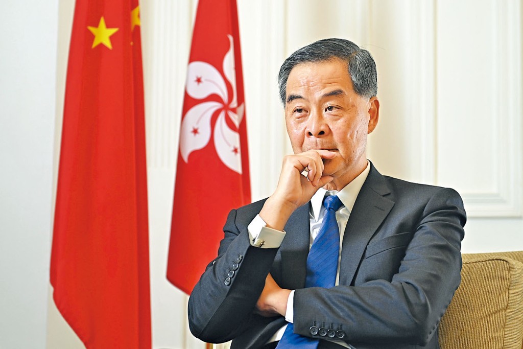 梁振英。 梁振英。