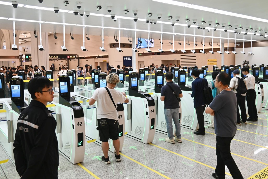 新皇崗口岸過關情況。陳浩元攝 新皇崗口岸過關情況。陳浩元攝
