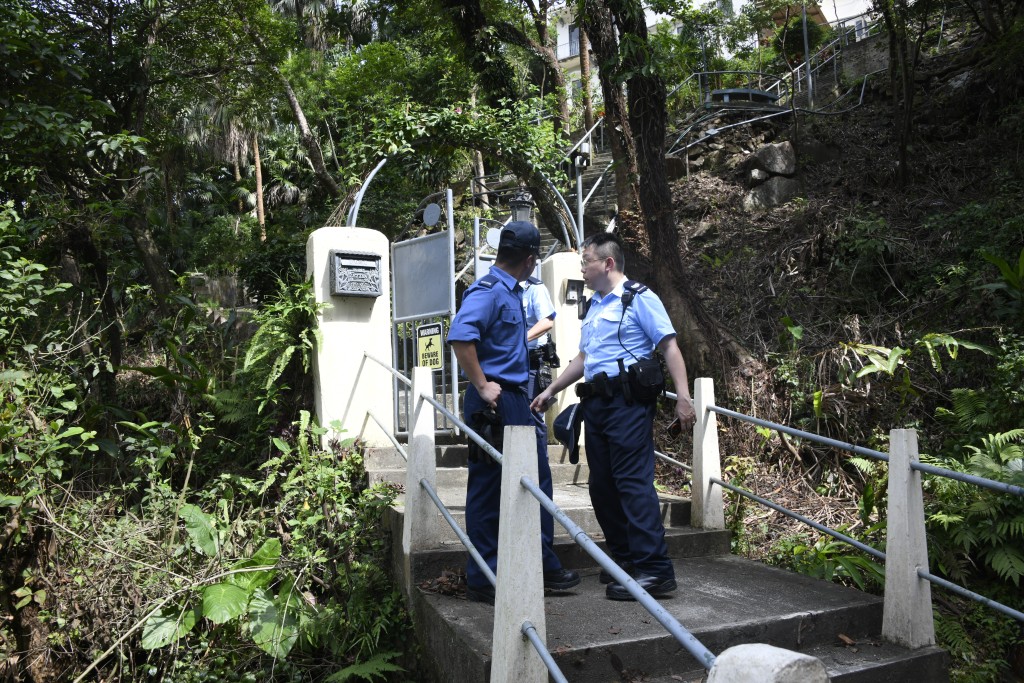 警员到场调查。杨伟亨摄