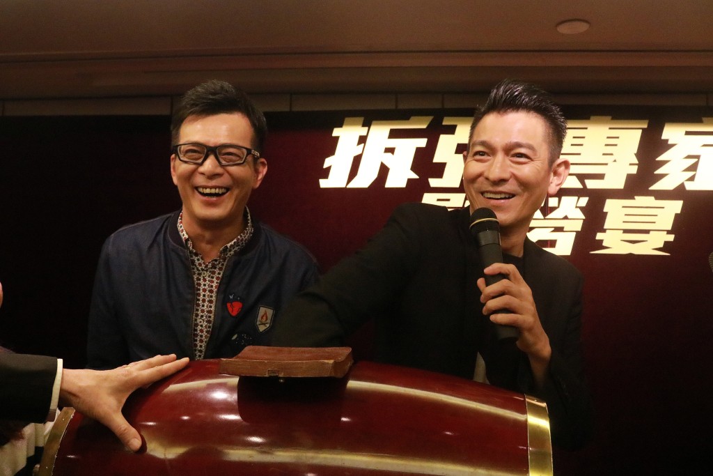 黃日華與劉德華拍過不少電影如《拆彈專家》。