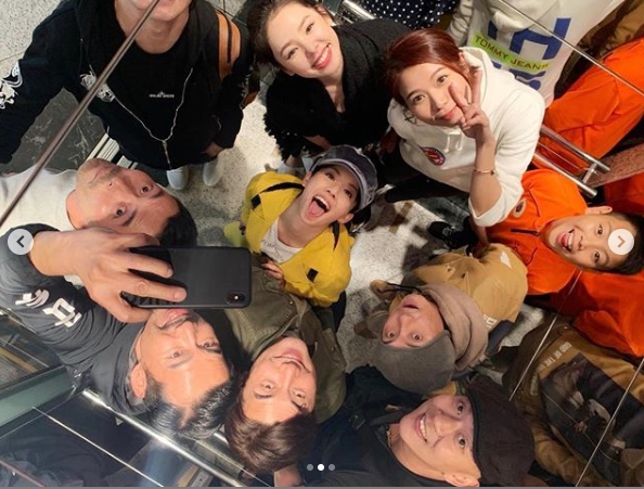 电梯内都要搞鬼影相。蔡思贝ig