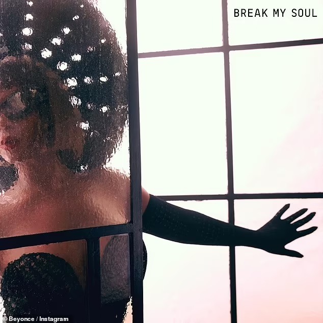 Beyoncé上周五率先推出新歌《Break My Soul》。