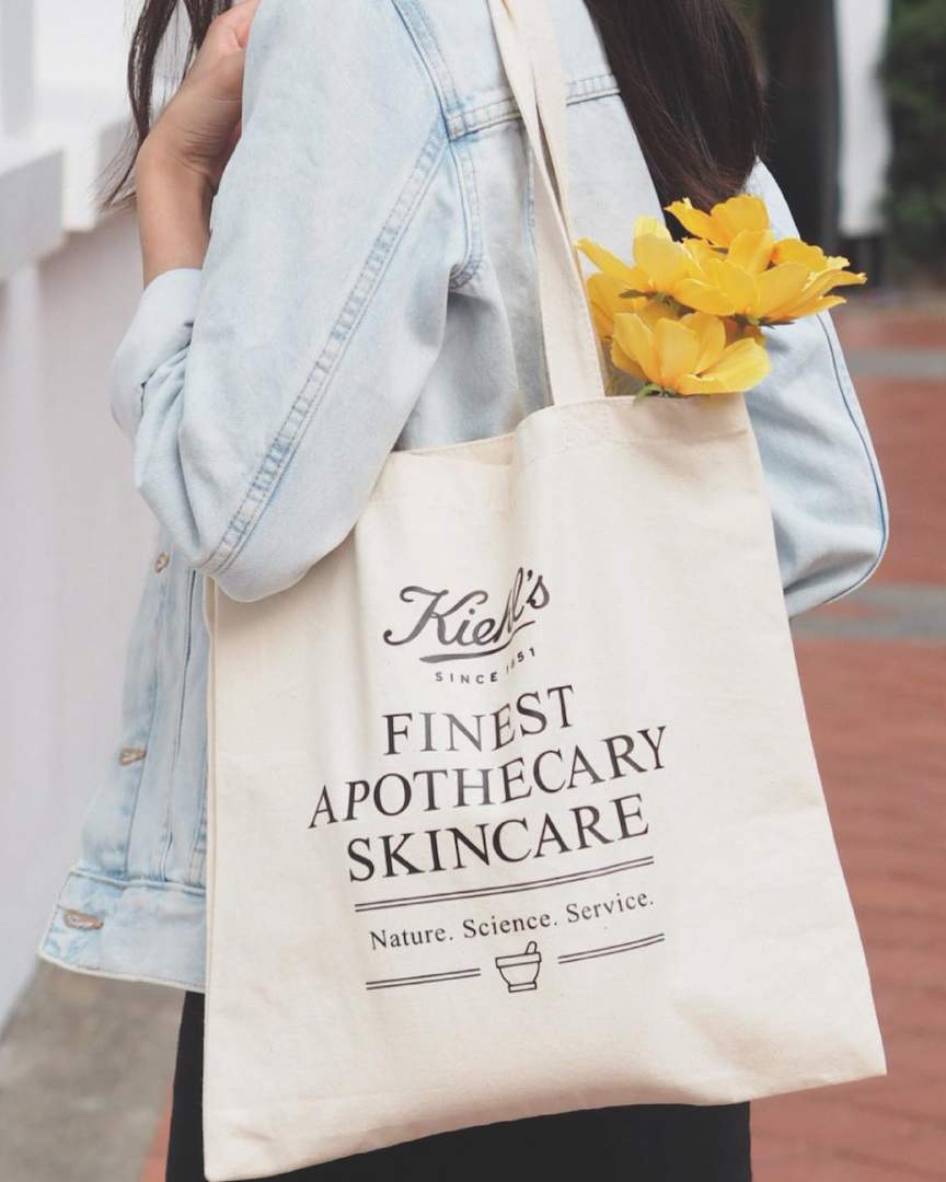 已登記成為Kiehl's會員的顧客自備購物袋選購品牌產品，即可獲20會員積分，儲滿指定獎賞積分，可兌換多款禮物。（Kiehl's）