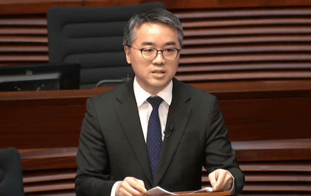 署理教育局局长施俊辉在昨日回复议员质询。立法会影片截图