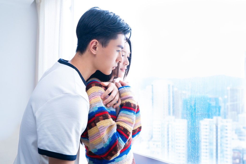 雲浩影、仲佳佳有不少擁抱和拖手的親密舉動。 雲浩影、仲佳佳有不少擁抱和拖手的親密舉動。