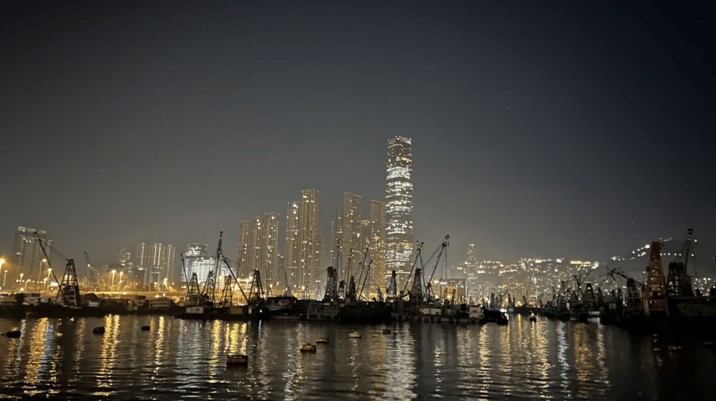 日間溫暖，市區最高氣溫約25度，新界再高兩三度。蔡楚輝攝