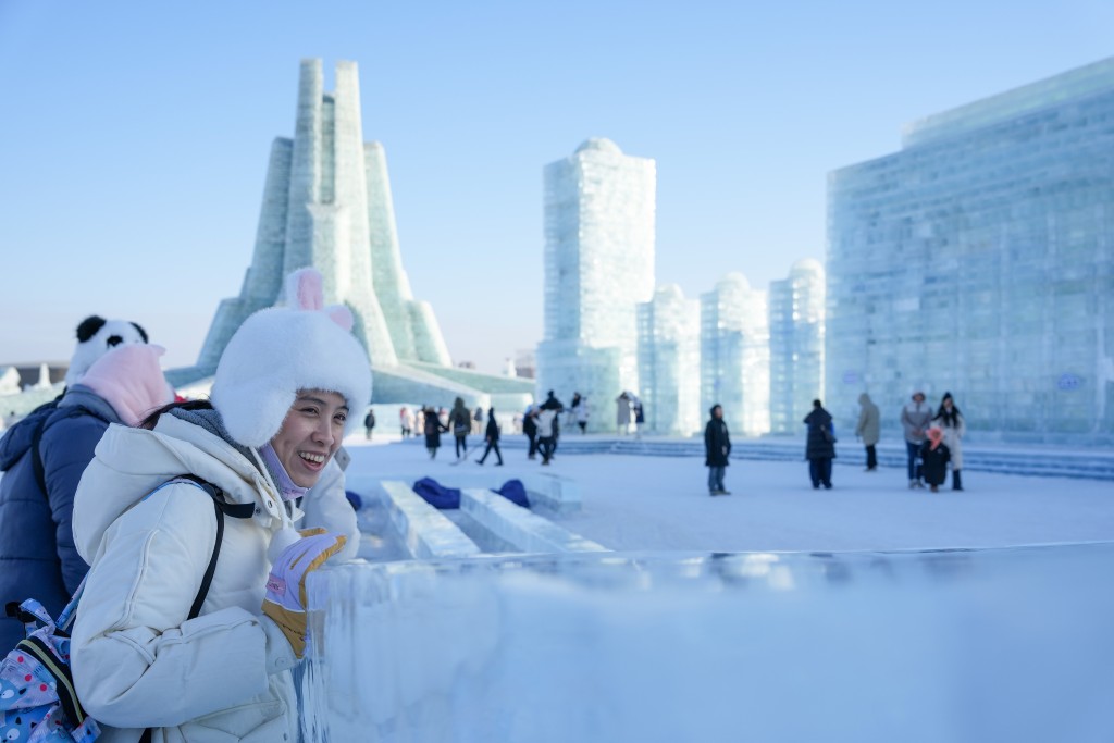 內地冰雪經濟吸引南方許多遊客前赴體驗。新華社