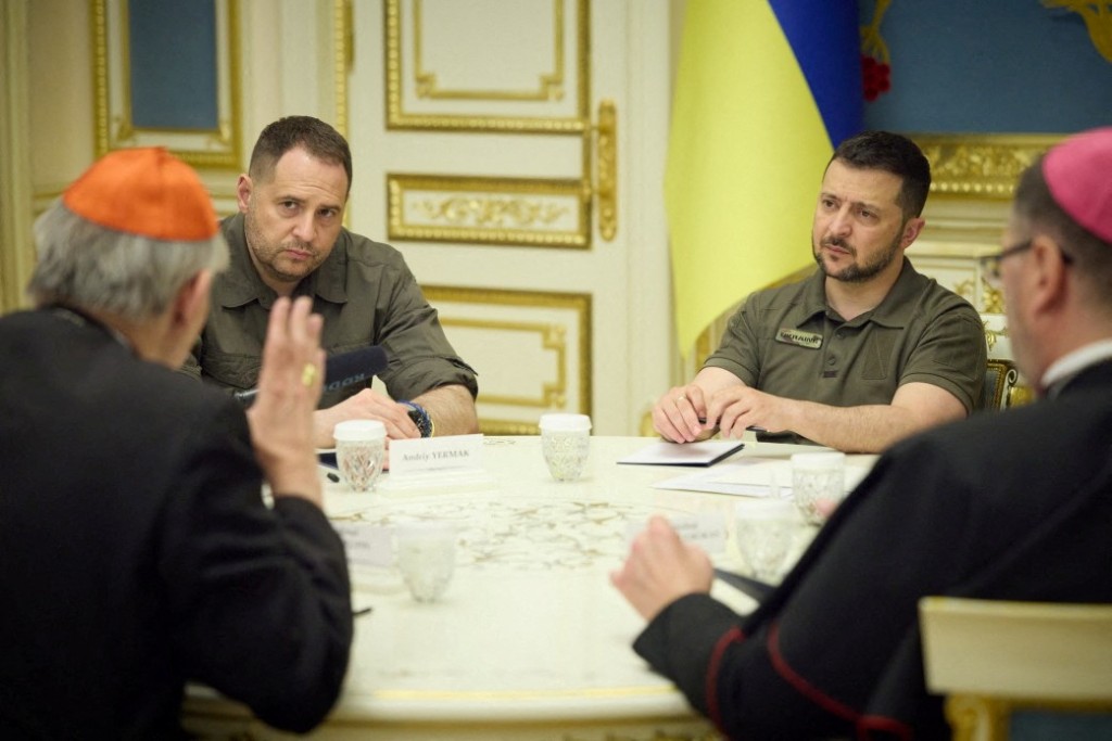 泽连斯基上月在乌克兰基辅祖皮会晤。路透社