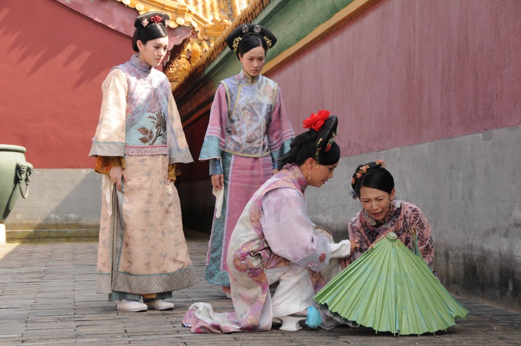 苟芸慧与简慕华在《金枝欲孽贰》中同样饰演宫女。