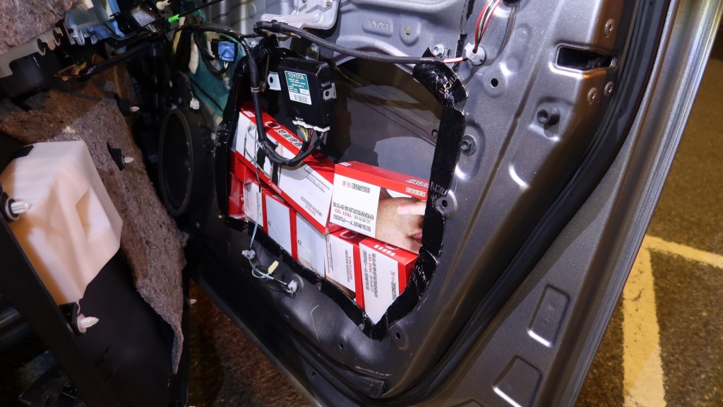 深圳灣入境私家車車門藏$5.8萬私煙 32歲男司機罪成囚3個月