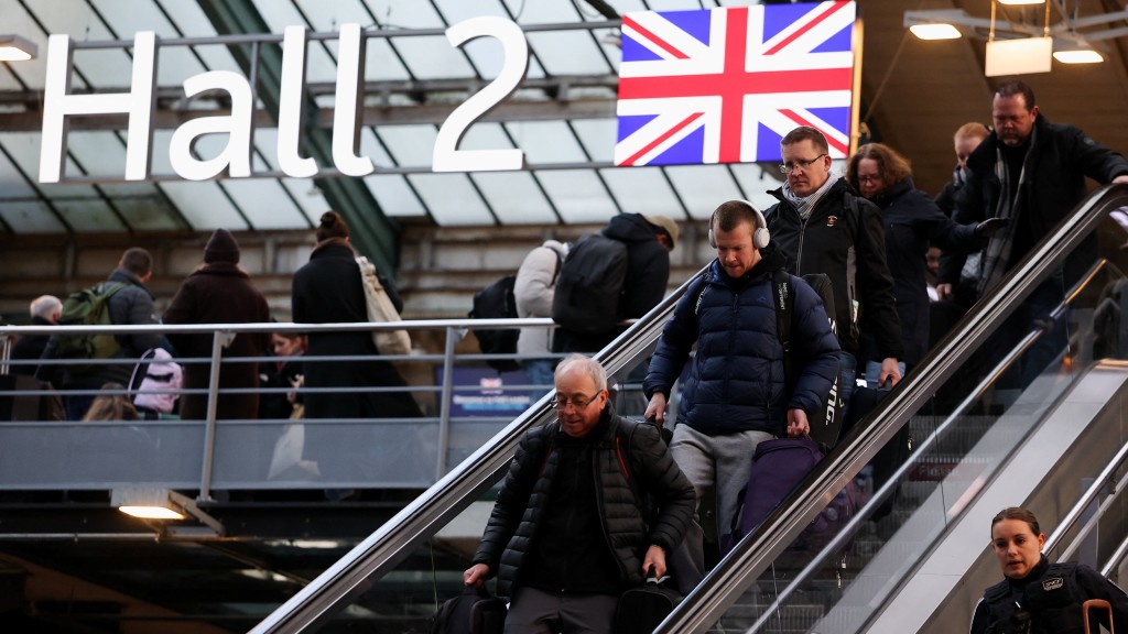 倫敦聖潘克拉斯站內的Eurostar乘客。 路透社