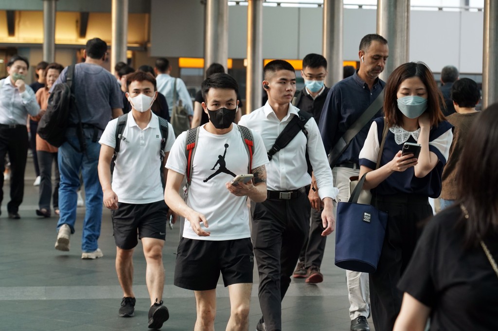 雷鼎鳴寄語年青人應多學習新技能，勿抱「躺平」心態，要肯拼搏。資料圖片 